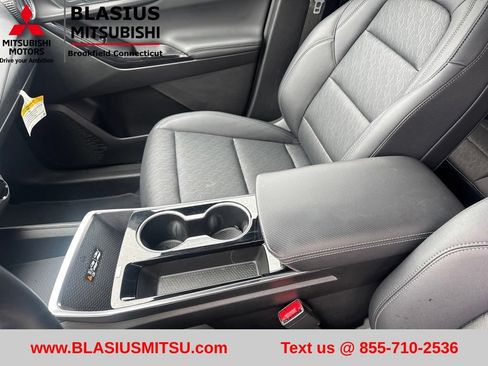 Used 2025 Chevrolet Equinox LT w/ Convenience Package II AWD/4WD image 32