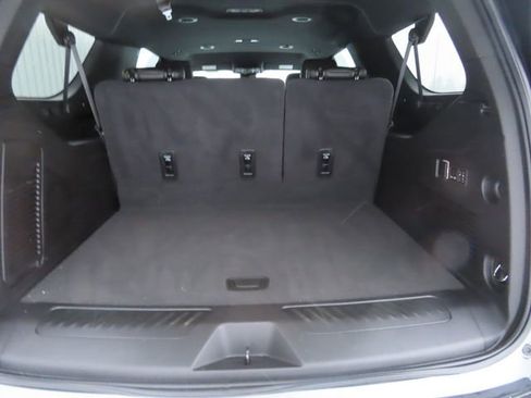 Used 2024 Chevrolet Suburban LT w/ Luxury Package image 31