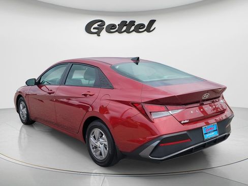 Used 2024 Hyundai Elantra SE FWD image 7