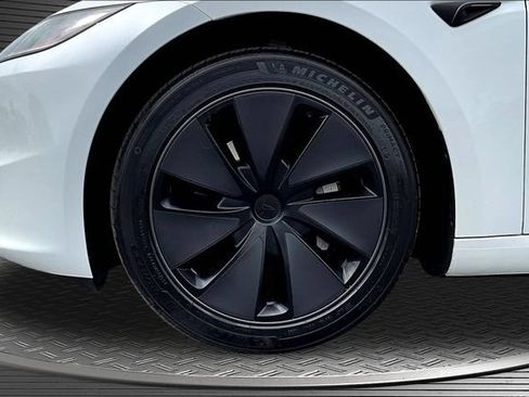 Used 2025 Tesla Model 3 Long Range AWD/4WD image 33