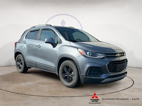 Used 2019 Chevrolet Trax LT w/ LT Convenience Package FWD image 1