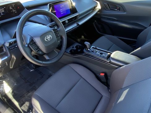 Certified 2025 Toyota Prius LE image 25