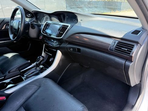Used 2017 Honda Accord EX-L image 19