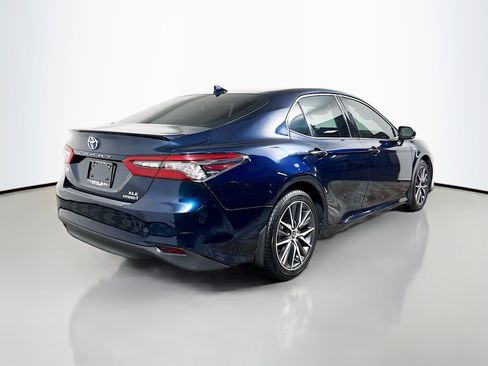 Used 2021 Toyota Camry XLE w/ Cold Weather Package image 4
