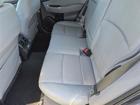 Used 2018 Subaru Outback 3.6R Limited image 16