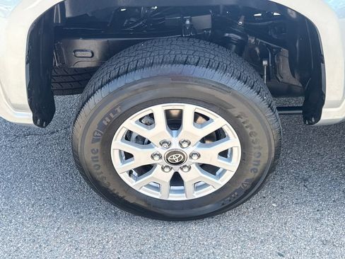 Used 2025 Toyota Tacoma SR5 AWD/4WD image 38