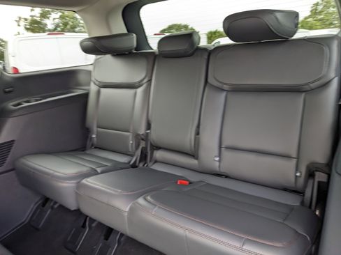 Used 2025 Ford Expedition Active image 20