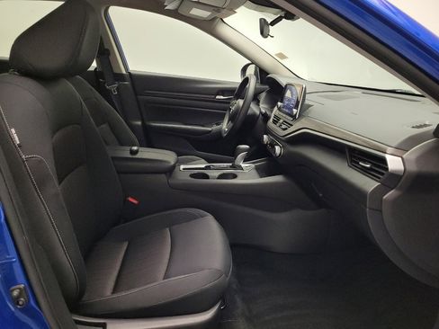 Used 2025 Nissan Altima 2.5 SV FWD image 21