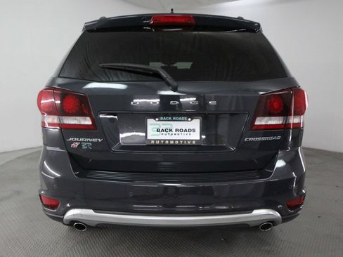 Used 2018 Dodge Journey Crossroad w/ Nav & Sun Group AWD/4WD image 8