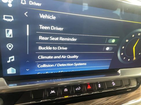 Used 2022 Chevrolet Silverado 1500 LT Trail Boss w/ Convenience Package II image 21