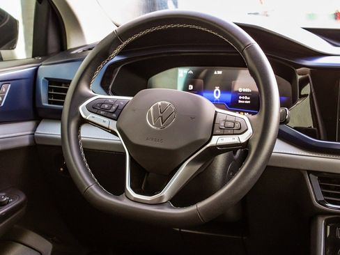 Used 2024 Volkswagen Taos SE w/ Panoramic Sunroof Package image 26