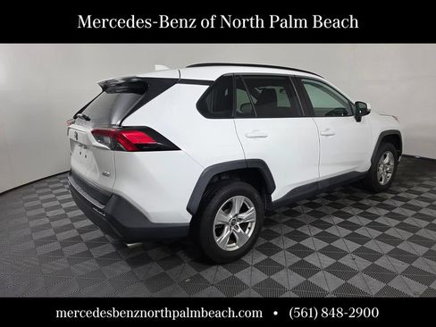 Used 2021 Toyota RAV4 XLE w/ Convenience Package FWD image 6