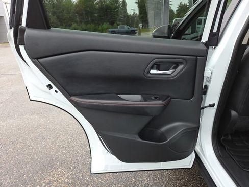 Used 2025 Nissan Rogue SV AWD/4WD image 41