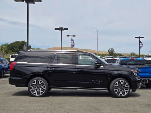 New 2026 Ford Expedition Max Platinum image 3