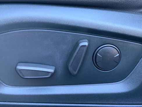 Used 2022 Ford Explorer Limited image 19