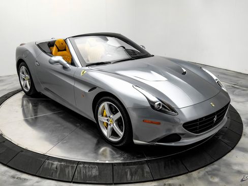 Used 2016 Ferrari California T image 27