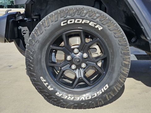 Used 2021 Jeep Wrangler Unlimited Sahara image 12