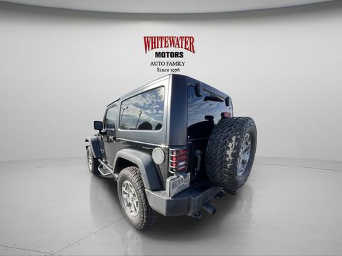 Used 2016 Jeep Wrangler Rubicon w/ Power Convenience Group AWD/4WD image 4