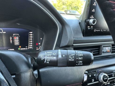 Used 2025 Honda Pilot Black Edition image 28