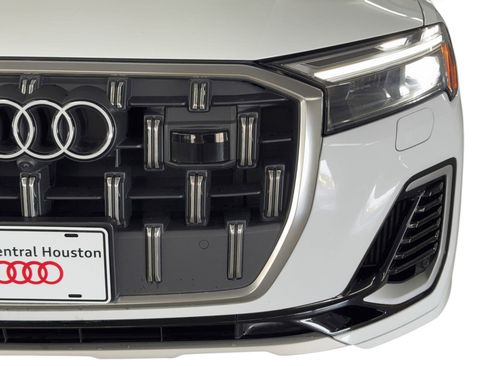 Certified 2025 Audi Q7 3.0T Premium w/ Convenience Package AWD/4WD image 11