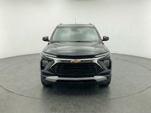 Used 2025 Chevrolet TrailBlazer LT image 2