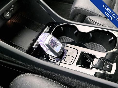 Certified 2023 Volvo XC40 B5 Ultimate w/ Protection Package Premier image 19