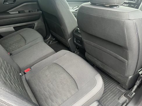 Used 2025 Nissan Pathfinder SV image 9