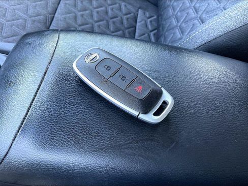 Certified 2025 Nissan Kicks SV FWD image 12