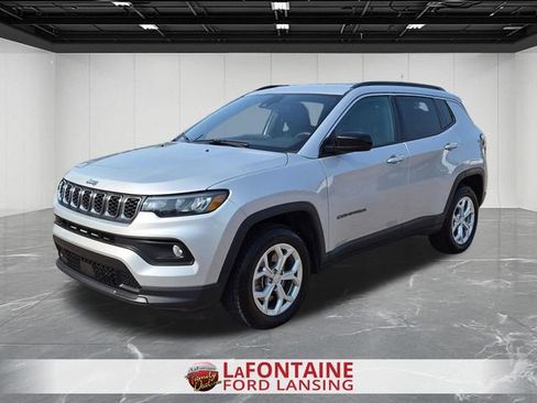 Used 2024 Jeep Compass Latitude AWD/4WD image 1