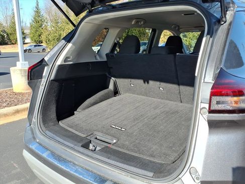 Used 2022 Nissan Rogue SV image 26