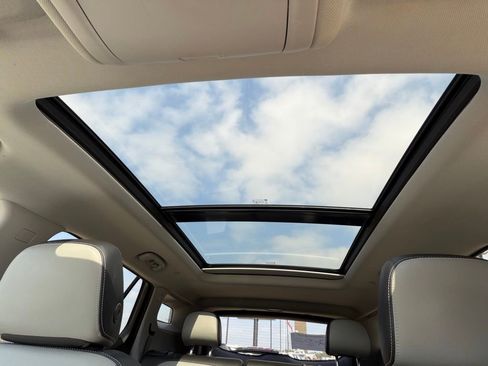 Used 2022 GMC Terrain SLT image 24