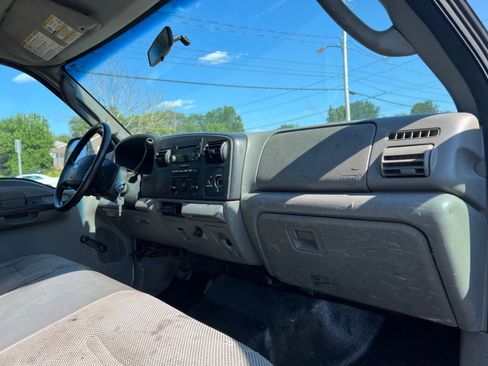 Used 2006 Ford F450 2WD Regular Cab Super Duty image 31