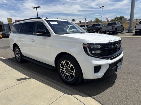 Used 2025 Ford Expedition Active AWD/4WD image 11