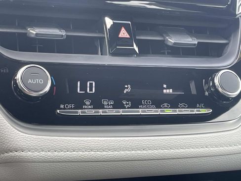 Used 2025 Toyota Corolla SE FWD image 18