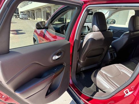 Used 2014 Jeep Cherokee Trailhawk w/ Leather Interior Group AWD/4WD image 25