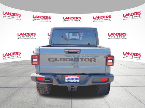 Used 2025 Jeep Gladiator Sport AWD/4WD image 4