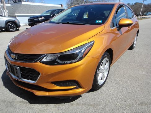 Used 2017 Chevrolet Cruze LT image 1