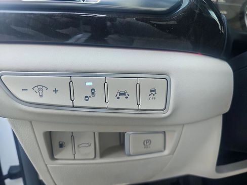 Used 2019 Genesis G90 3.3T Premium image 19