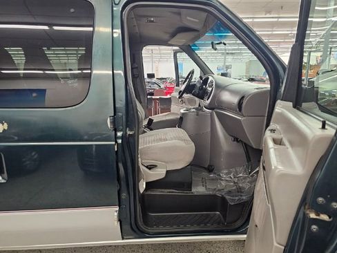 Used 2000 Ford E-150 and Econoline 150 Wagon image 23