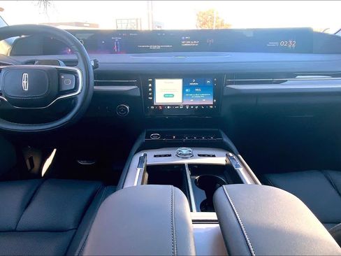 New 2025 Lincoln Navigator L Reserve AWD/4WD image 5
