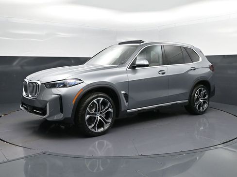 New 2026 BMW X5 sDrive40i image 3
