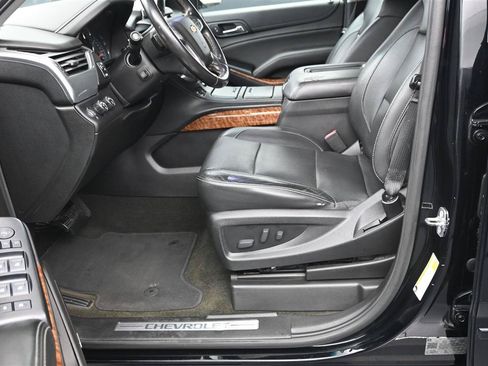 Used 2018 Chevrolet Suburban Premier AWD/4WD image 12