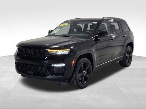 Used 2023 Jeep Grand Cherokee Limited w/ Black Appearance Package AWD/4WD image 21