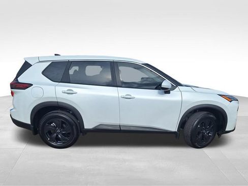 Certified 2026 Nissan Rogue SV FWD image 8