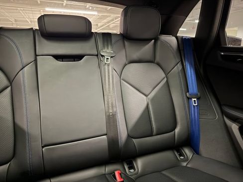 Certified 2026 Porsche Macan AWD/4WD image 31