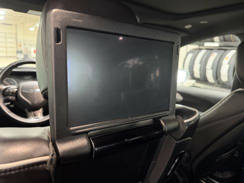 Used 2018 Chrysler Pacifica Limited w/ Advanced Safetytec Group FWD image 27