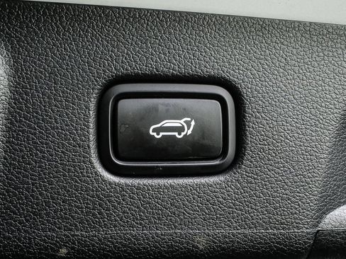 Used 2023 Hyundai Palisade Limited w/ Winter Package image 37