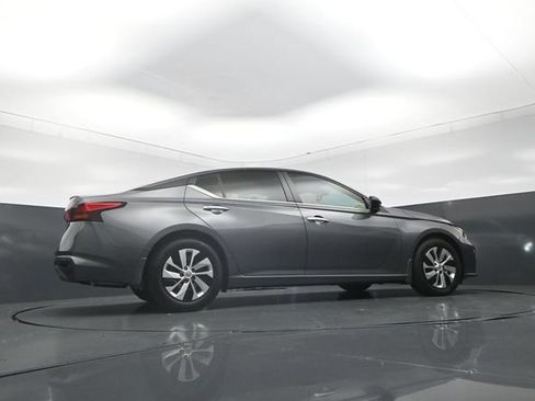 Used 2025 Nissan Altima 2.5 S FWD image 34