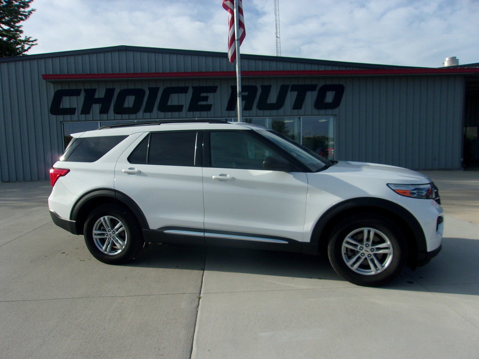 Used 2023 Ford Explorer XLT w/ Class IV Trailer Tow Package AWD/4WD image 2