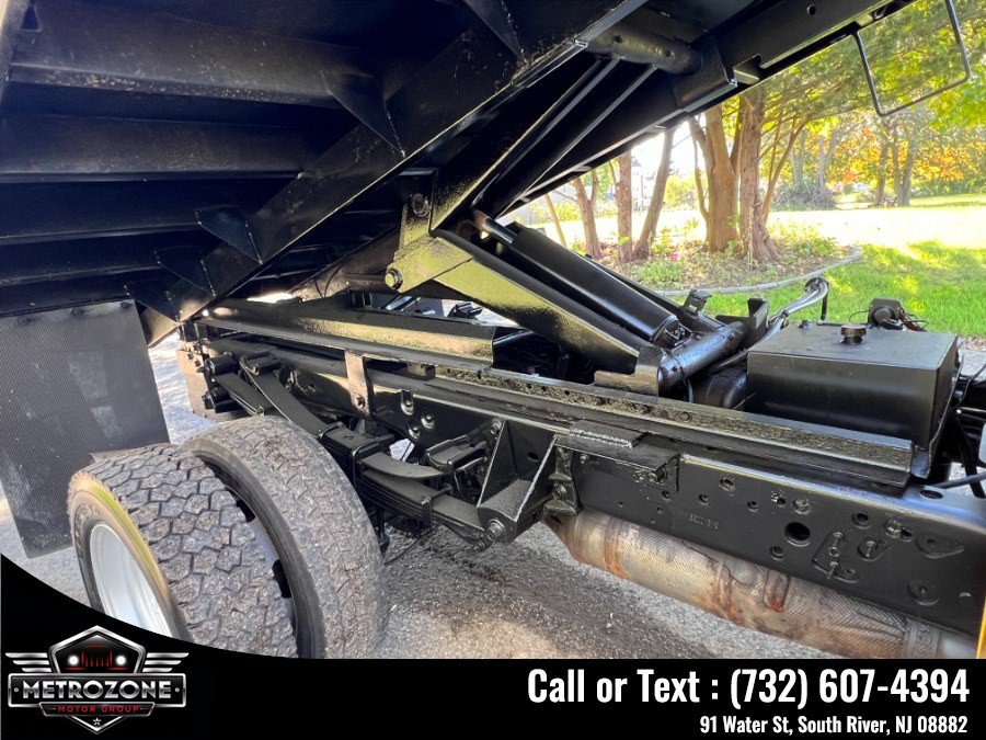 Used 2011 Ford F550 4x4 Regular Cab Super Duty w/ Payload Upgrade Pkg image 18